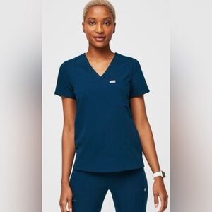 Figs Deep Reef Catarina Scrub Shirt M single pocket. Worn a few times.